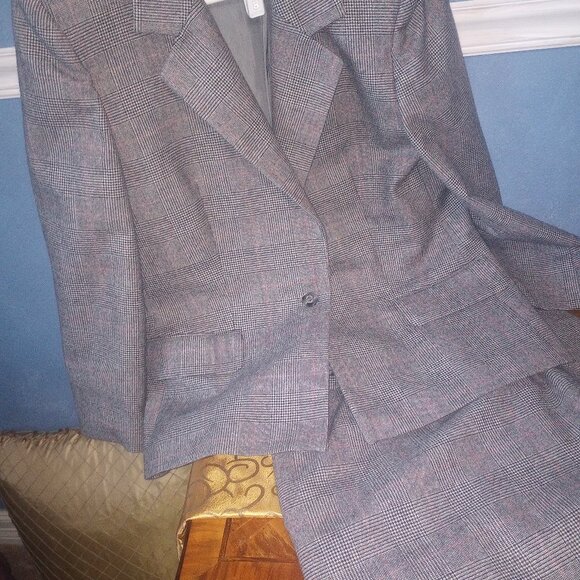 John Meyer Lady 2pc Wool Suit - Picture 2 of 5